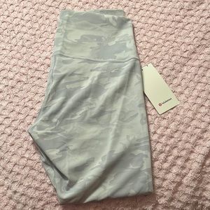 Size 14 lululemon wunder under 28” leggings